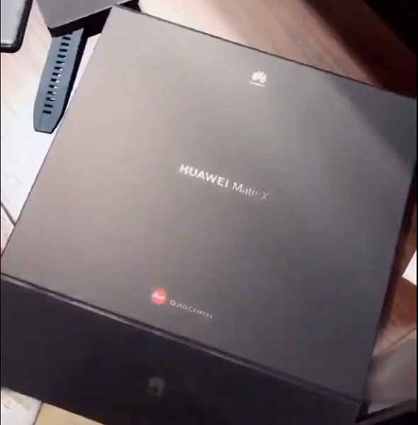 Видео дня: распаковка готового к продаже Huawei Mate X с футляром, как у умных очков Huawei X Gentle Monster